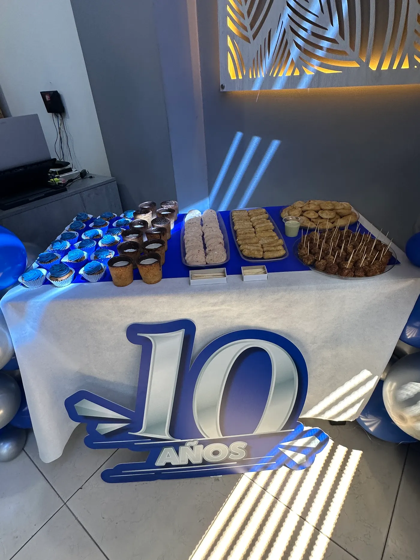 Mesa de la celebración de aniversario de Lumia Publicidad